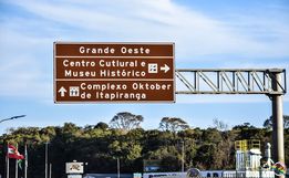 Erro de ortografia em placa chama atenção em São Miguel do Oeste