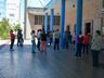 Com igreja cheia, fiéis acompanham celebração de Finados do lado de fora
