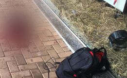 Homem sofre ferimentos graves ao ser atingido por garrafada na cabeça em SMO