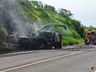 Fogo destrói colheitadeira na BR-282 em Paraíso 