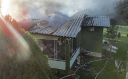 Casa é destruída por incêndio no interior de Guaraciaba