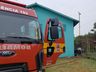 Bombeiros combatem incêndio em depósito de madeira