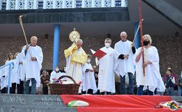 Matriz São Miguel Arcanjo realiza celebração e procissão de Corpus Christi