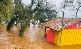 Área de Lazer é atingida por enchente do Rio Uruguai