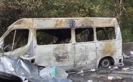 Motorista de van usou faca para salvar 15 passageiros antes de veículo pegar fogo na BR-376