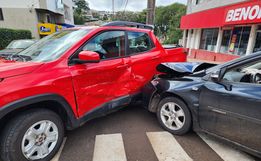 Colisão entre carros deixa homem ferido em Itapiranga