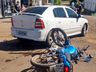 Rapaz fica ferido em colisão de carro e moto no centro de Iporã do Oeste 