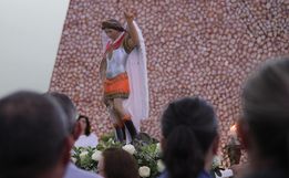 Mais de mil fiéis participam de missa em homenagem a São Miguel Arcanjo