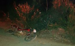 Motociclista sem capacete morre após grave acidente no Oeste
