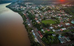 Setor de turismo critica acúmulo de lixo nas calçadas em Itapiranga