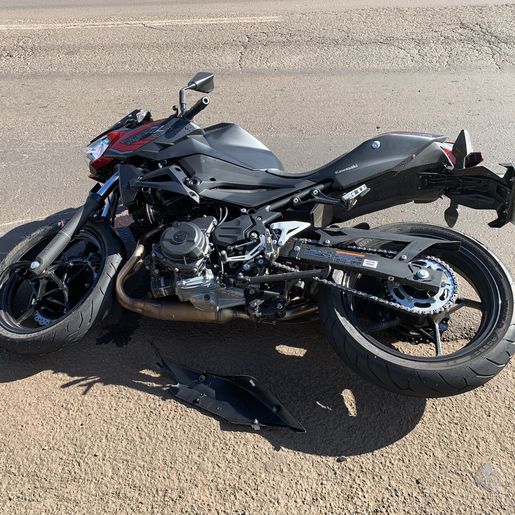 Motociclista é socorrido em estado grave após sofrer queda na Willy Barth