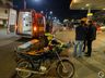Mulher invade preferencial e deixa motociclista ferido na Willy Barth