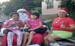 Natal Feliz das Crianças, da Família Feller, entrega doces para mais de 200 crianças