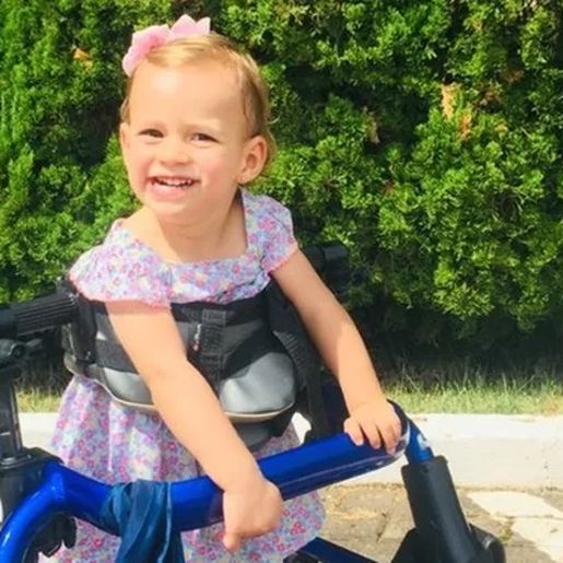 Mãe pede ajuda para filha com Paralisia Cerebral em São Miguel do Oeste