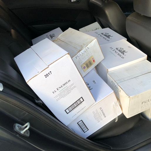 PRF apreende carga de vinho estrangeiro irregular na BR 282