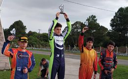 Piloto Cedrense encerra o paranaense de Kart na vice liderança