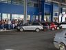 Centenas de pessoas fazem fila por vagas de trabalho no Bonno Atacado e Varejo