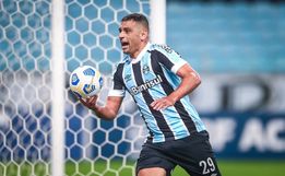 Em reencontro com Tiago Nunes, Grêmio brilha no 1º tempo e vence o Ceará