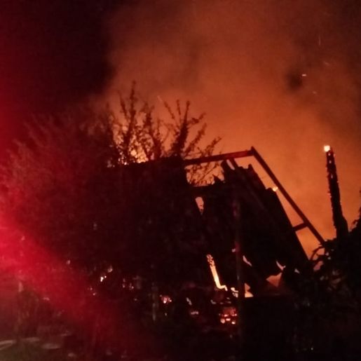 Casa fica destruída por incêndio no interior 
