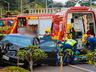 Condutor colide carro em poste e foge do local em São Miguel do Oeste; vídeo