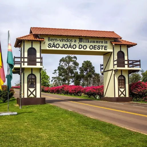 Urbanismo de SJO trabalha na limpeza da cidade e reestruturação de jardins 