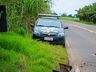 VÍDEOS: Colisão entre carro e moto deixa motociclista gravemente ferido
