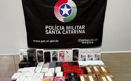 Carro e mercadorias contrabandeadas avaliados em R$ 90 mil são apreendidos em Campo Erê