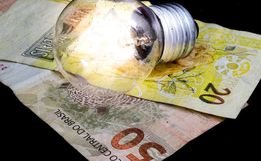 Governo isenta consumidores de baixa renda do pagamento da conta de luz 