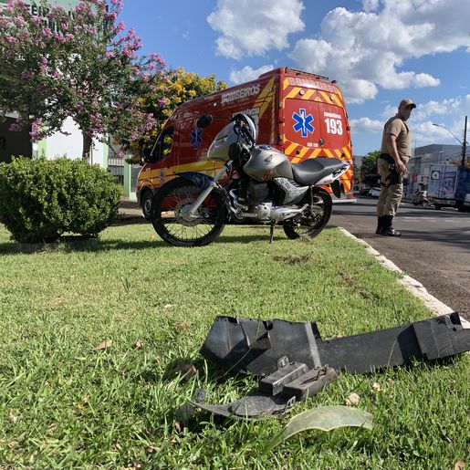 Motociclista fica ferido em colisão no centro de São Miguel do Oeste 