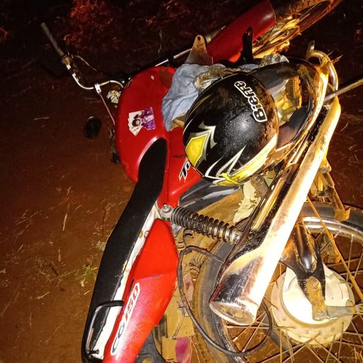 Motoqueiro sofre ferimentos em queda de moto 