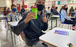 Rádio Itapiranga desenvolve atividades da Semana do Rádio em escola do interior