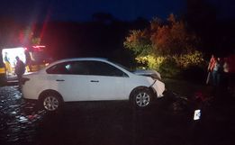 Colisão entre carro e moto deixa jovem ferido em São José do Cedro