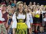 Tainá Dill é a rainha da 42ª Oktoberfest