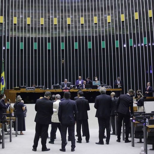 Deputados aprovam texto-base de projeto que limita ICMS dos combustíveis