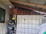 Idoso elimina vespas e causa princípio de incêndio em residência na linha Cristo Rei