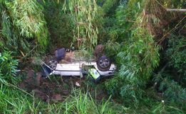 Capotamento deixa quatro pessoas feridas na PR-180