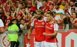 Inter não repete últimas boas atuações, mas bate o Vitória no Beira-Rio por 3 a 1