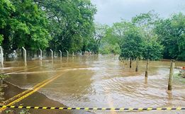 Vídeo: Ponte na ITG 070 em Itapiranga fica submersa e passagem é interrompida