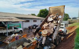 Mutirão de limpeza mobiliza moradores em São José do Cedro e recolhe toneladas de resíduos