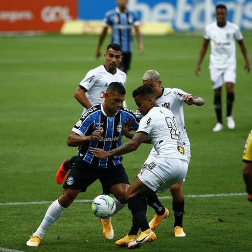 Grêmio arranca empate no fim com o Atlético-MG e fica longe da briga pelo título brasileiro