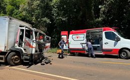 Colisão frontal entre caminhão e carro mata uma pessoa na SC 163