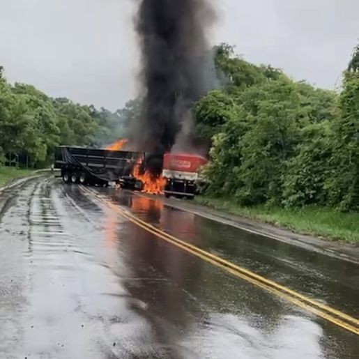 VÍDEO: Acidente entre caminhões deixa ao menos dois mortos na BR-282