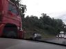 Carreta sai da pista e tomba às margens da BR 163 em São José do Cedro
