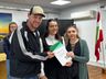 Prefeitura de São Miguel do Oeste entrega escrituras a moradores da Linha Cruzinhas