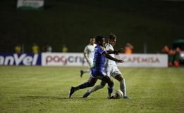 Grêmio sai perdendo mas vira sobre o Aimoré e se mantém na liderança do Gauchão