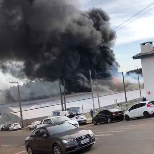 Incêndio de grandes proporções atinge empresa no Oeste de Santa Catarina