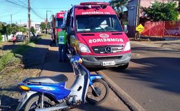 Motociclista fica ferida em colisão com caminhonete