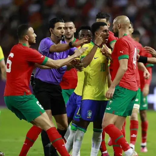 Renovada, seleção brasileira perde para o Marrocos no primeiro amistoso após a Copa