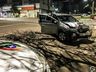 Condutor colide carro em poste em São Miguel do Oeste