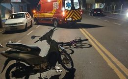 Adolescente fica ferido em colisão entre moto e bicicleta